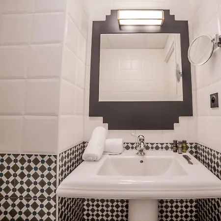 Western Journel Juan-les-pins מלון 3*