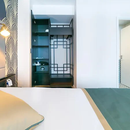 Western Journel Juan-les-pins Hotel