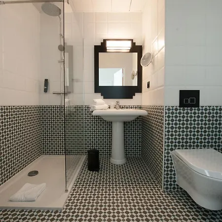 Western Journel Juan-les-pins Hotel